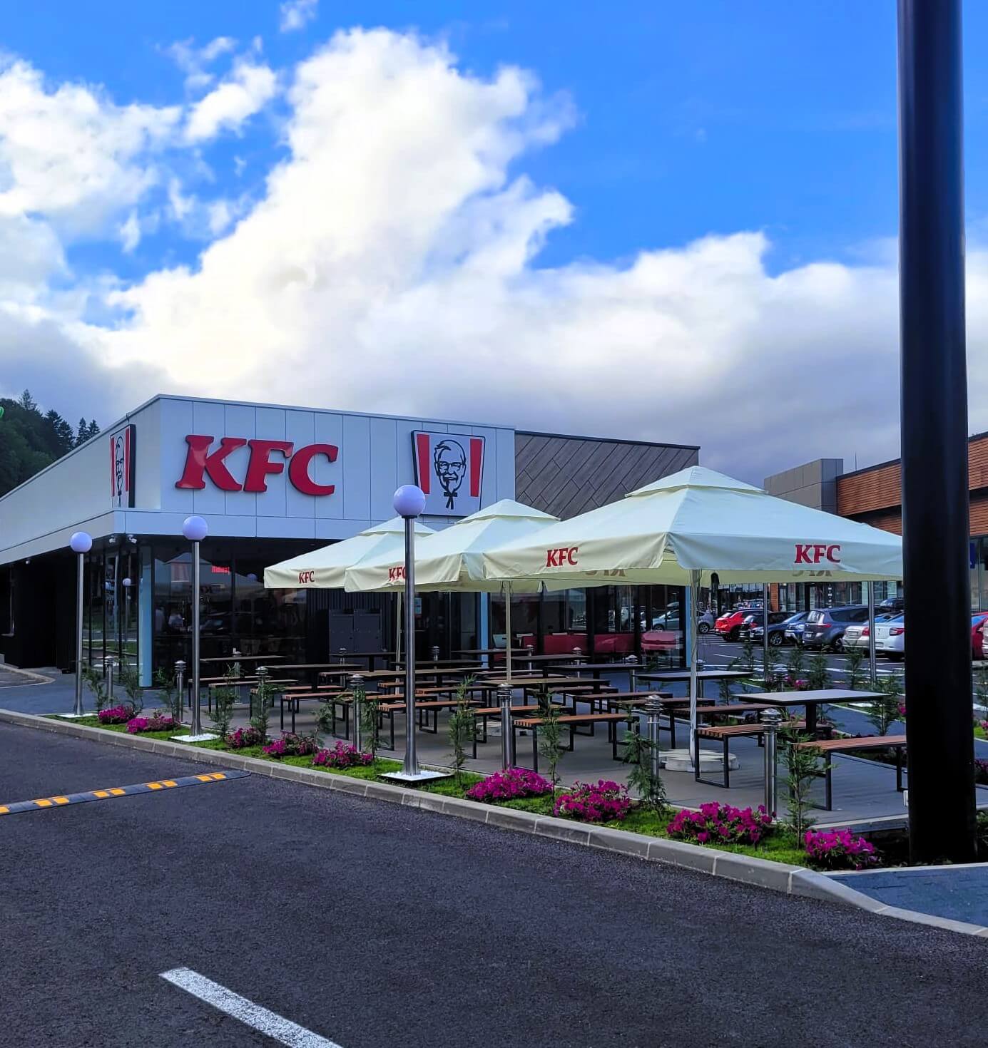 KFC își extinde rețeaua prin deschiderea primei unități din Sinaia