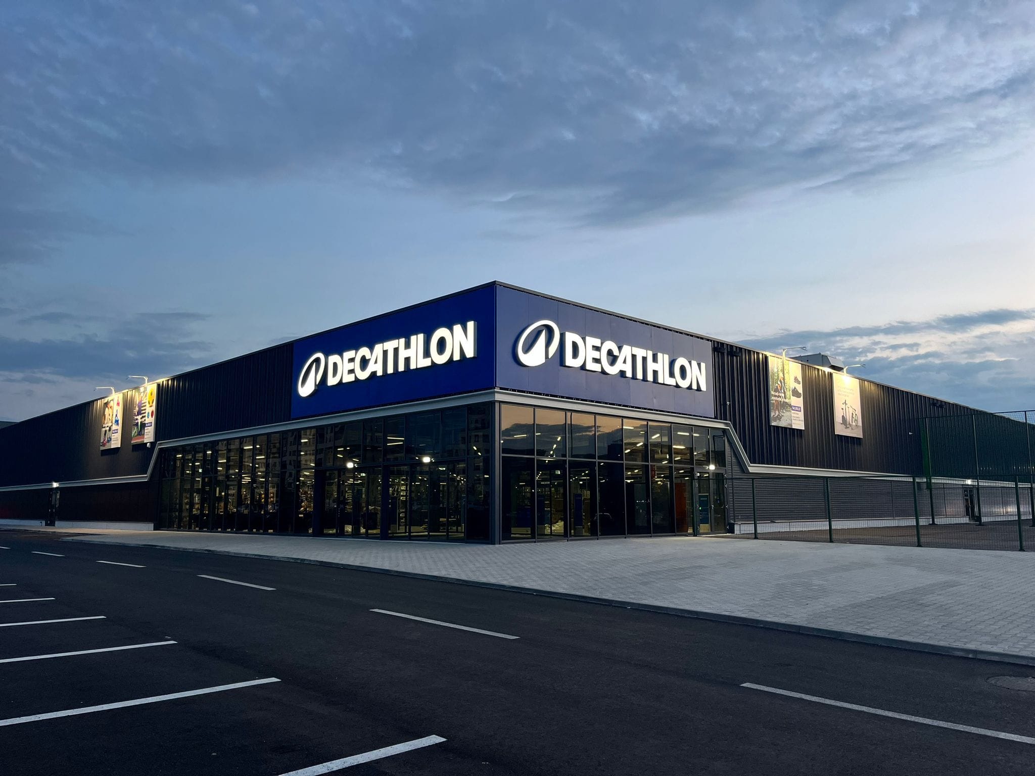 DECATHLON în parteneriat cu Nhood România deschide un nou magazin la Coresi Brașov DECATHLON în parteneriat cu Nhood România deschide un nou magazin la Coresi Brașov