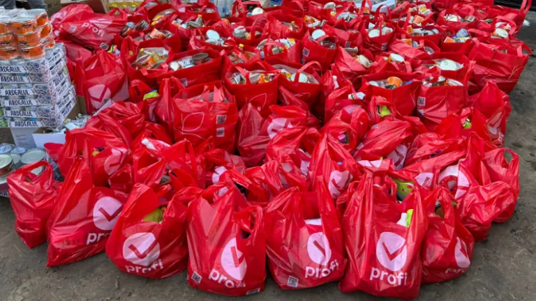 Profi, alături de comunitățile din Galați și Vaslui afectate de inundații, pe care furia apelor le-a lăsat fără locuințe și bunuri