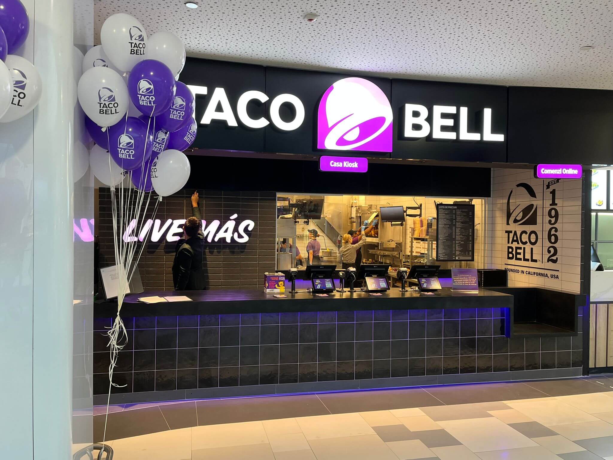 Taco Bell România a extins lanţul de restaurante cu o nouă unitate în București, în Plaza România