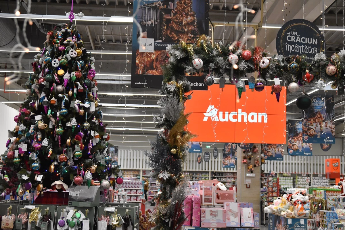 Târgul de Crăciun la Auchan – prețuri mici și 4 super colecții de decorațiuni pentru bradul de Crăciun