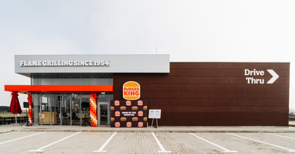 Burger King deschide primul restaurant drive-thru din București, în centrul comercial Militari Fashion House