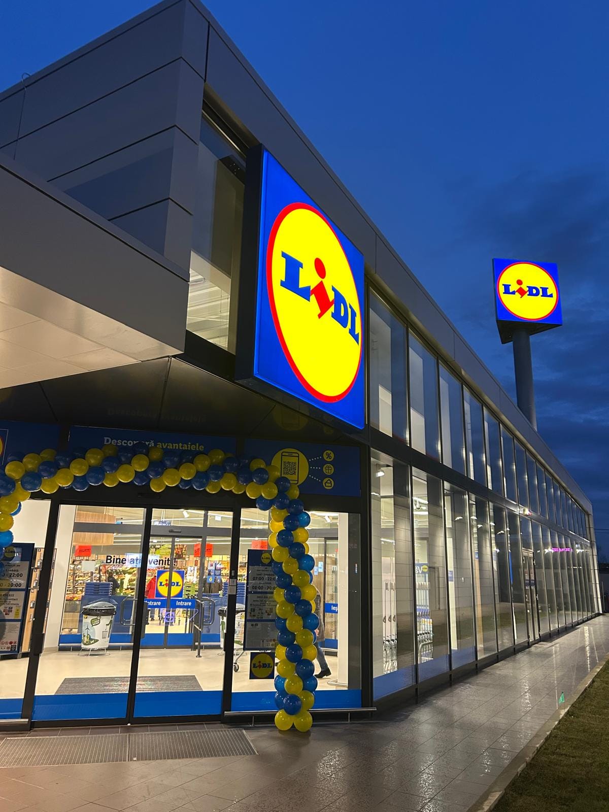 Lidl continuă parteneriatele cu UEFA Europa League și UEFA Conference League, după un nivel remarcabil de implicare a fanilor