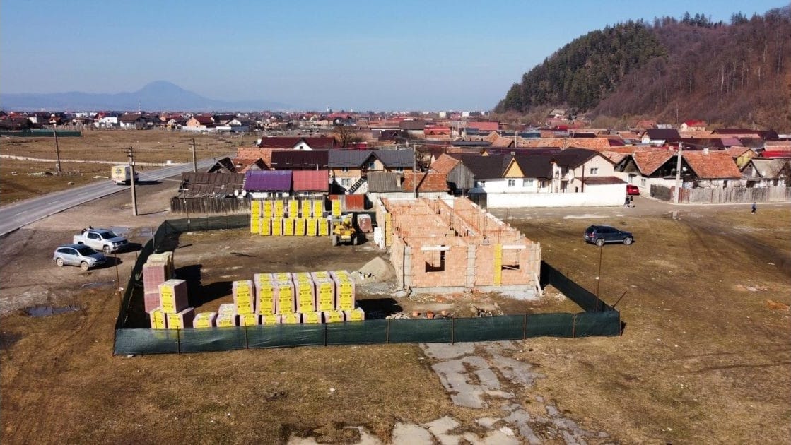 Hope and Homes for Children a început construcția unui Centru Comunitar la Râșnov, în parteneriat cu Primăria Râșnov și finanțat de Kaufland România Hope and Homes for Children a început construcția unui Centru Comunitar la Râșnov, în parteneriat cu Primăria Râșnov și finanțat de Kaufland România