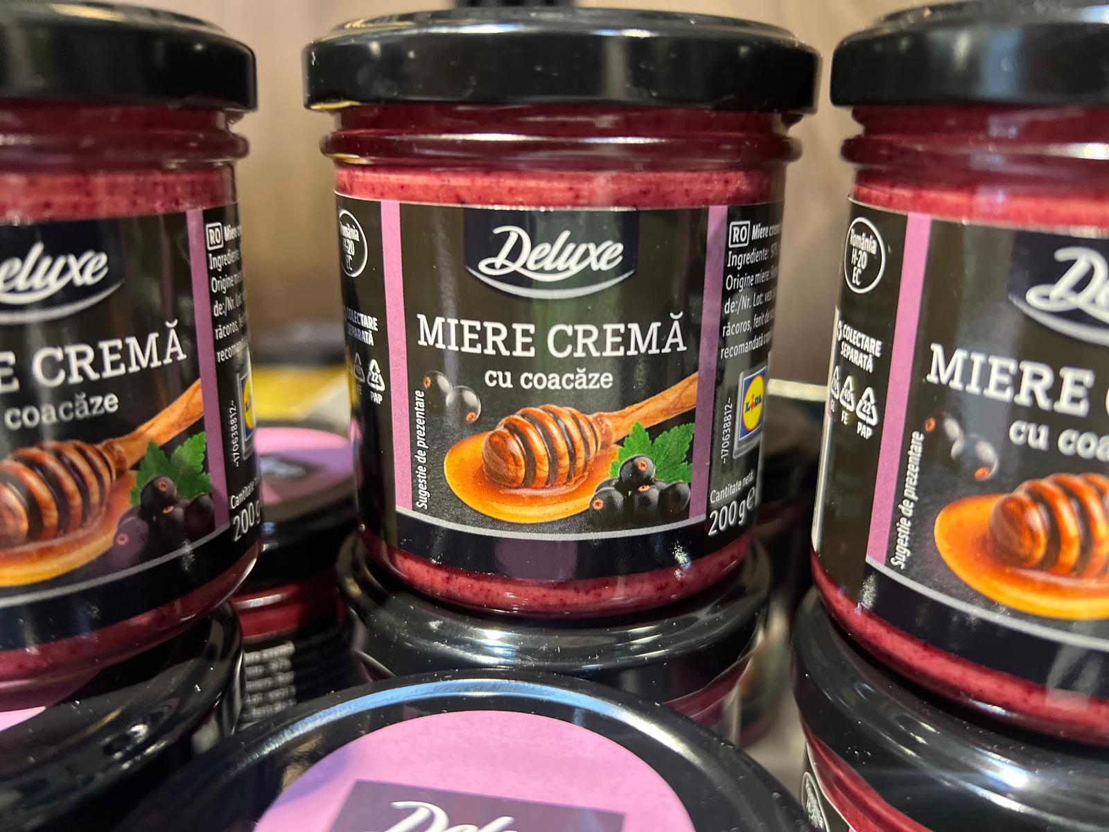 Lidl produce la Vaslui, sub marca proprie Deluxe, un produs inovator: mierea cremă cu fructe