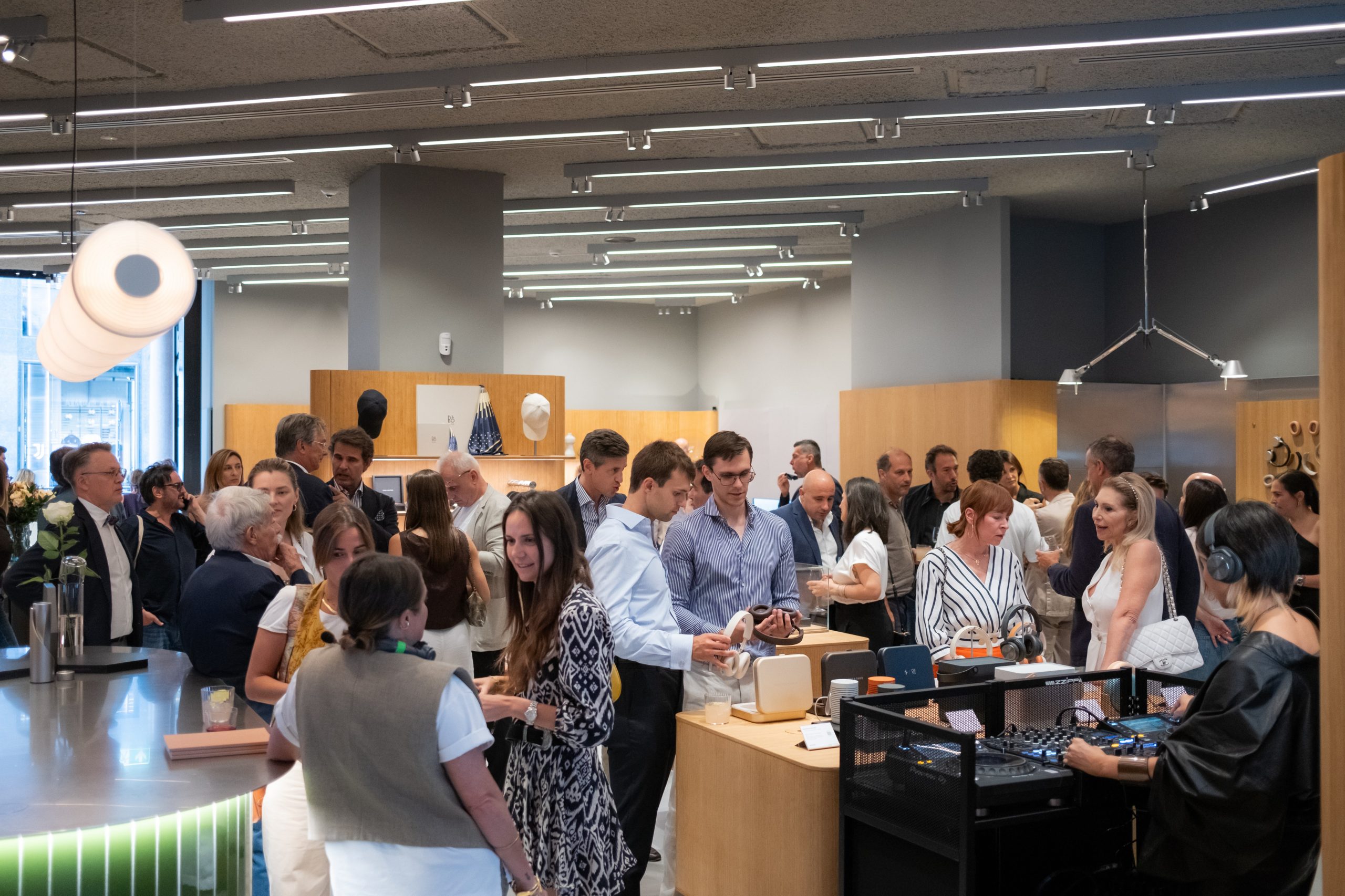 ASBC, divizia de retail a Grupului ASBIS, a lansat primul magazin Bang & Olufsen din Europa