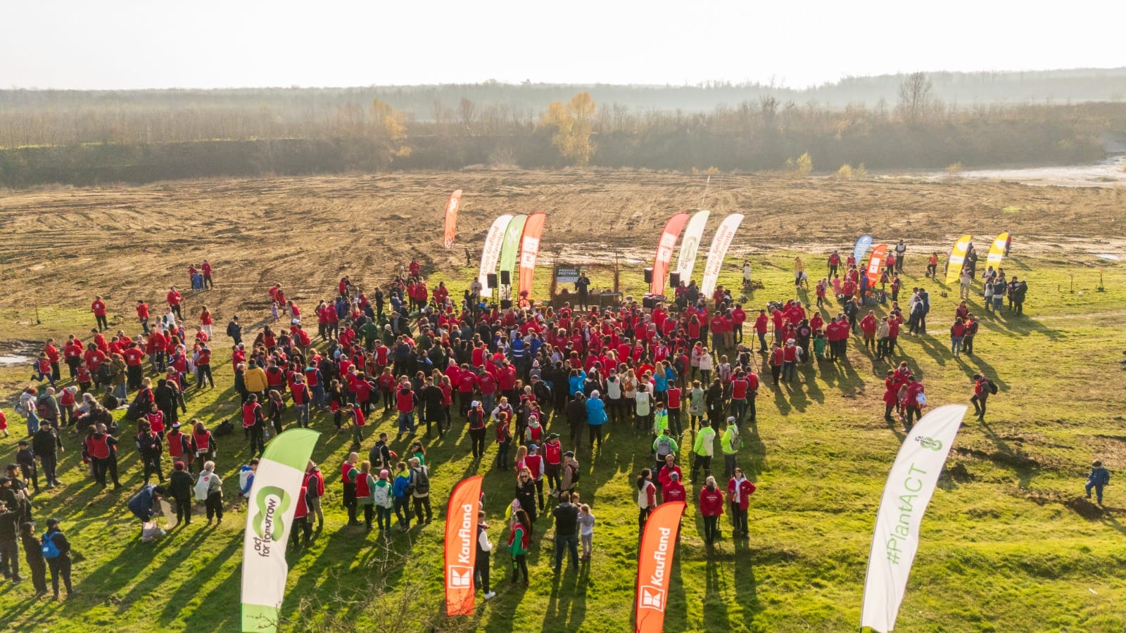 Pădurea Prieteniei, un concept nou în România: partenerii Kaufland uniți pentru natură Pădurea Prieteniei, un concept nou în România: partenerii Kaufland uniți pentru natură