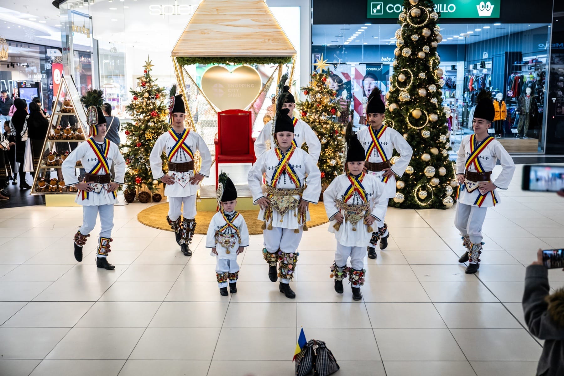 Centrul comercial Shopping City Sibiu aduce colinde și dansuri folclorice în apropierea Crăciunului