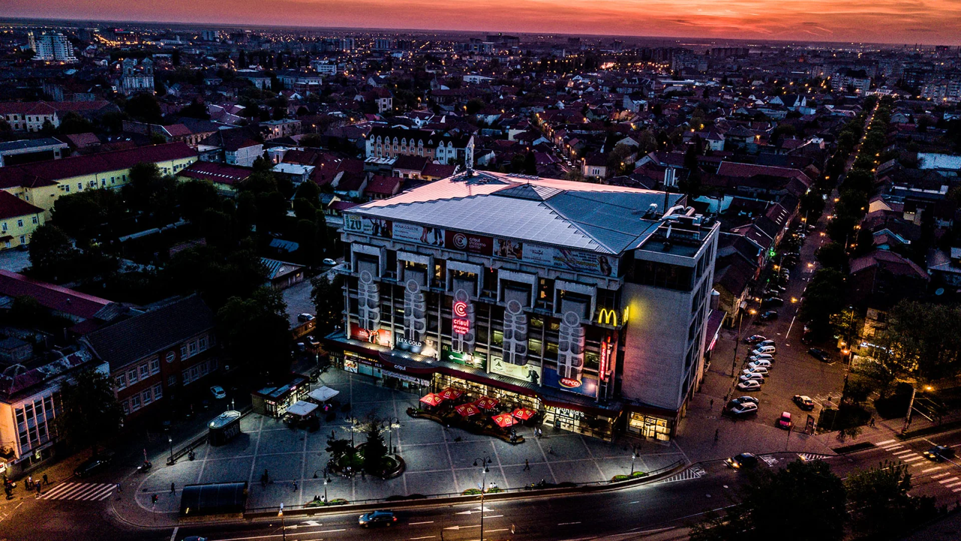 Programul de functionare al centrului comercial Crisul Shopping Center din perioada sarbatorilor de iarna 2025-2026