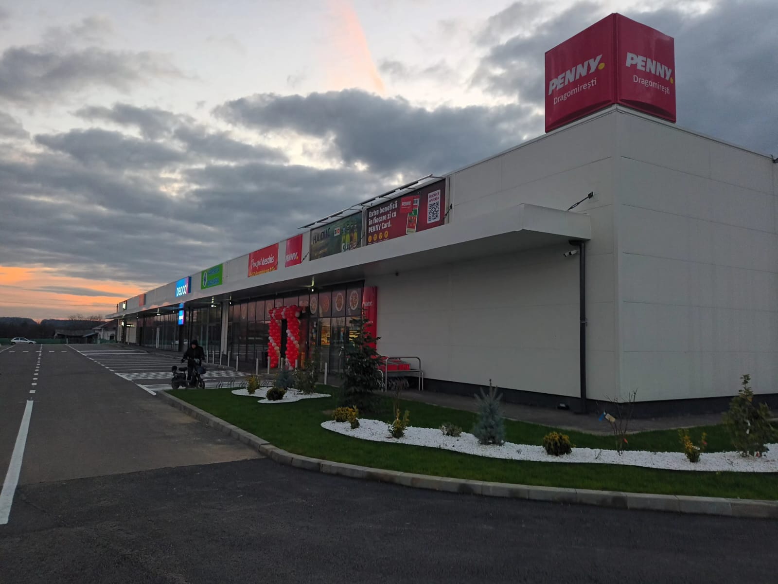 PENNY inaugurează cinci noi magazine în Turț, Târgu Jiu, Dragomirești, Ghimpați și Botoșani și ajunge la 446 de unități la nivel național