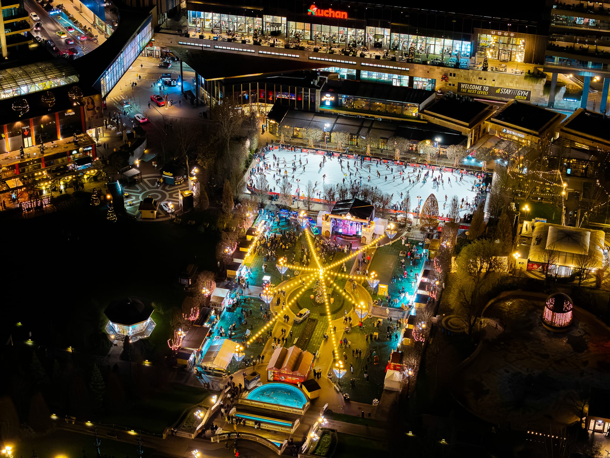 Crăciunul acesta, alege cadouri memorabile: Santa’s Village și artiștii ieșeni te așteaptă la Palas cu inspirație de sărbători