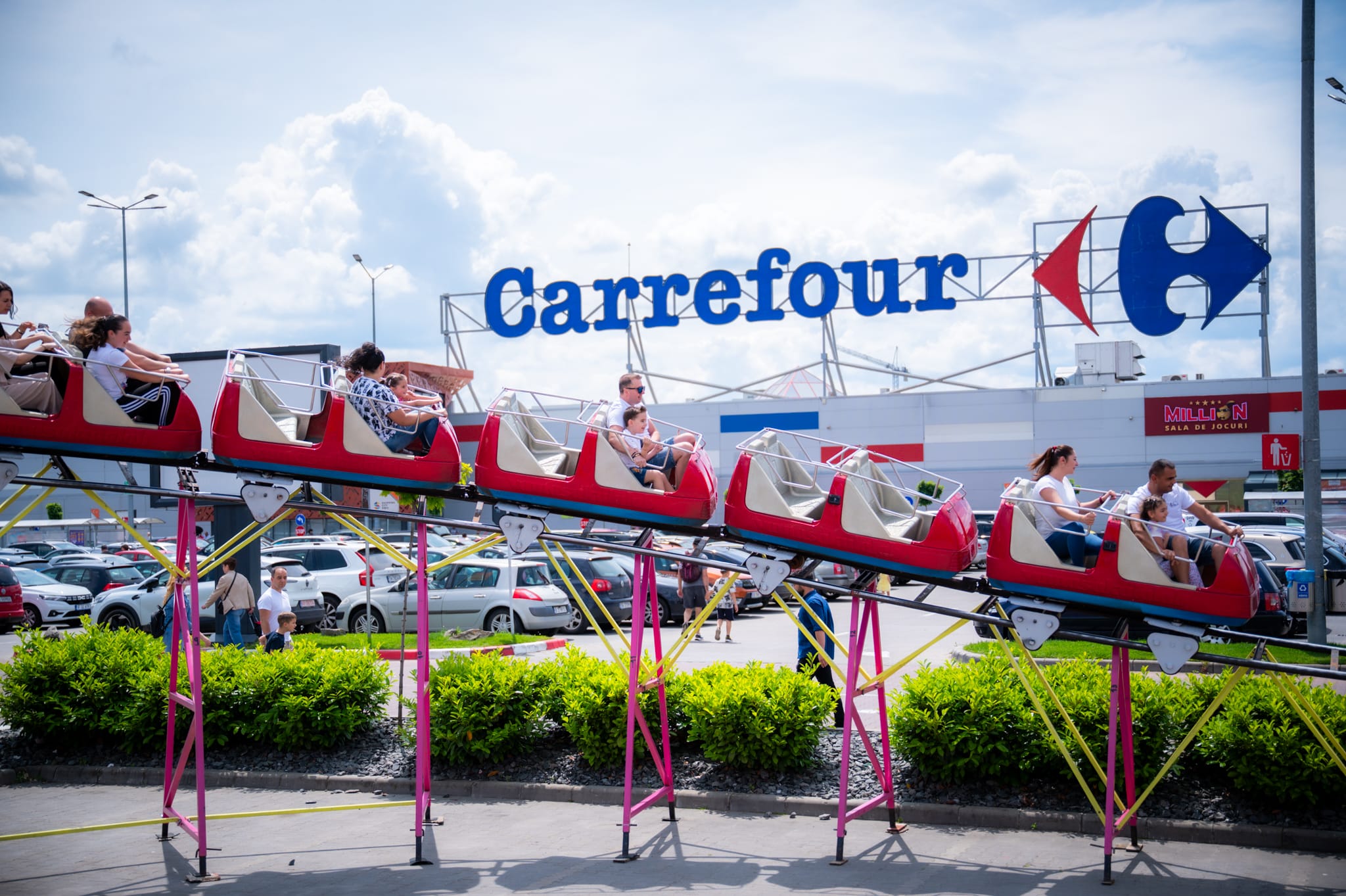 Shopping City Sibiu readuce distracția în aer liber cu Luna Park și continuă activitățile educative la „Science Museum”