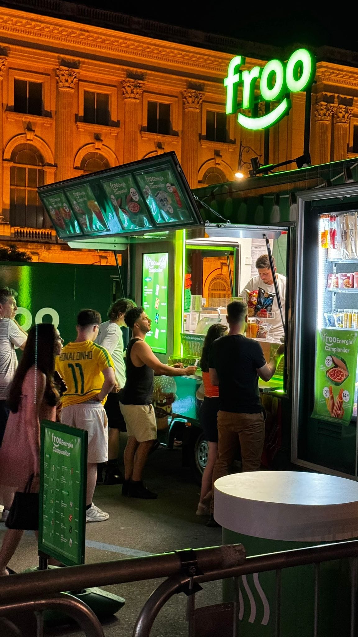 Un nou mod de a experimenta convenience-ul: Froo lansează primul său food truck din România