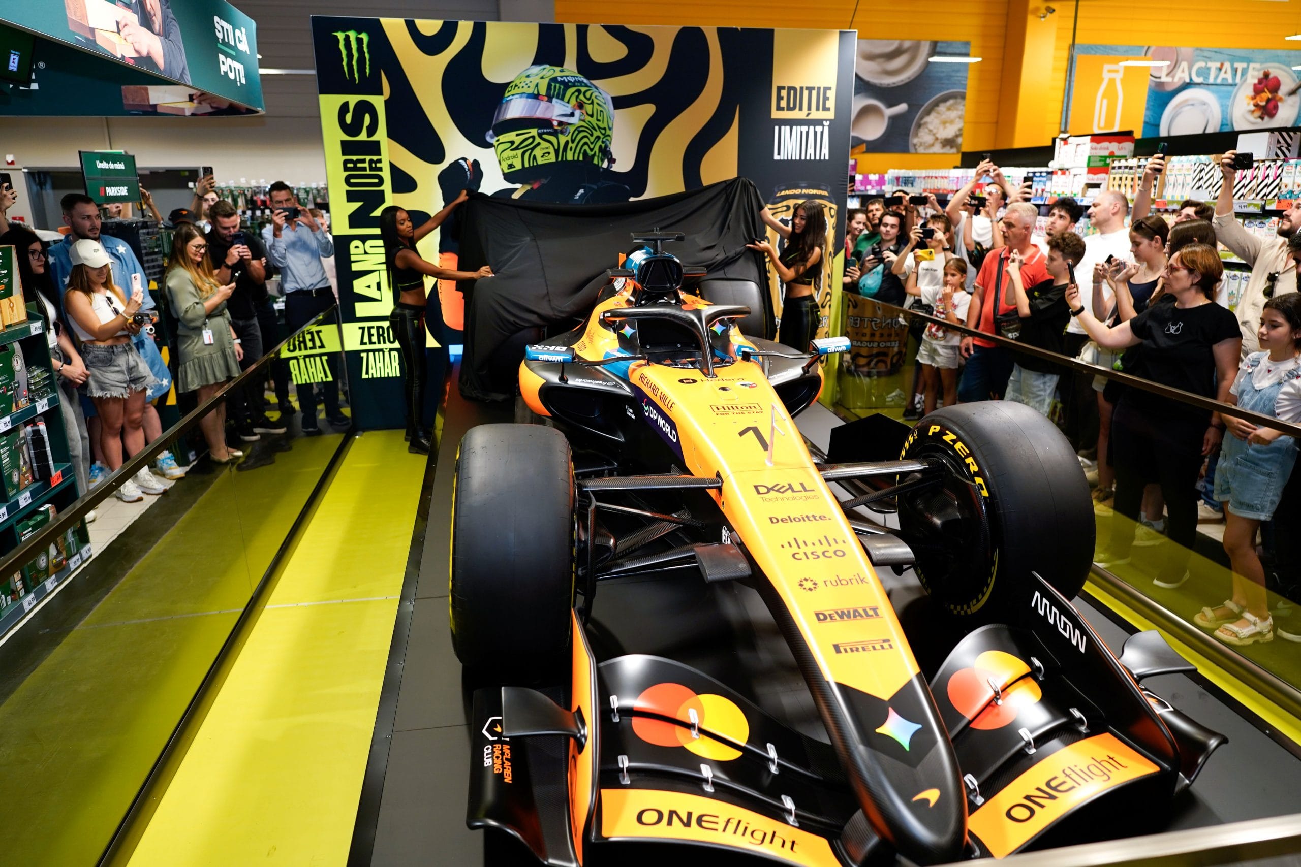 Kaufland și Monster Energy aduc în premieră în România monopostul de Formula 1 al campionului mondial Lando Norris